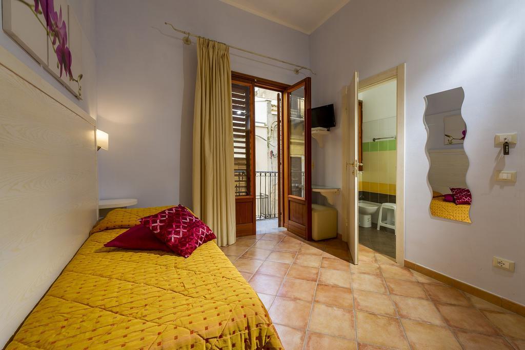 Badia Rooms & Breakfast กัสเตลลัมมาเร เดล โกลโฟ ห้อง รูปภาพ